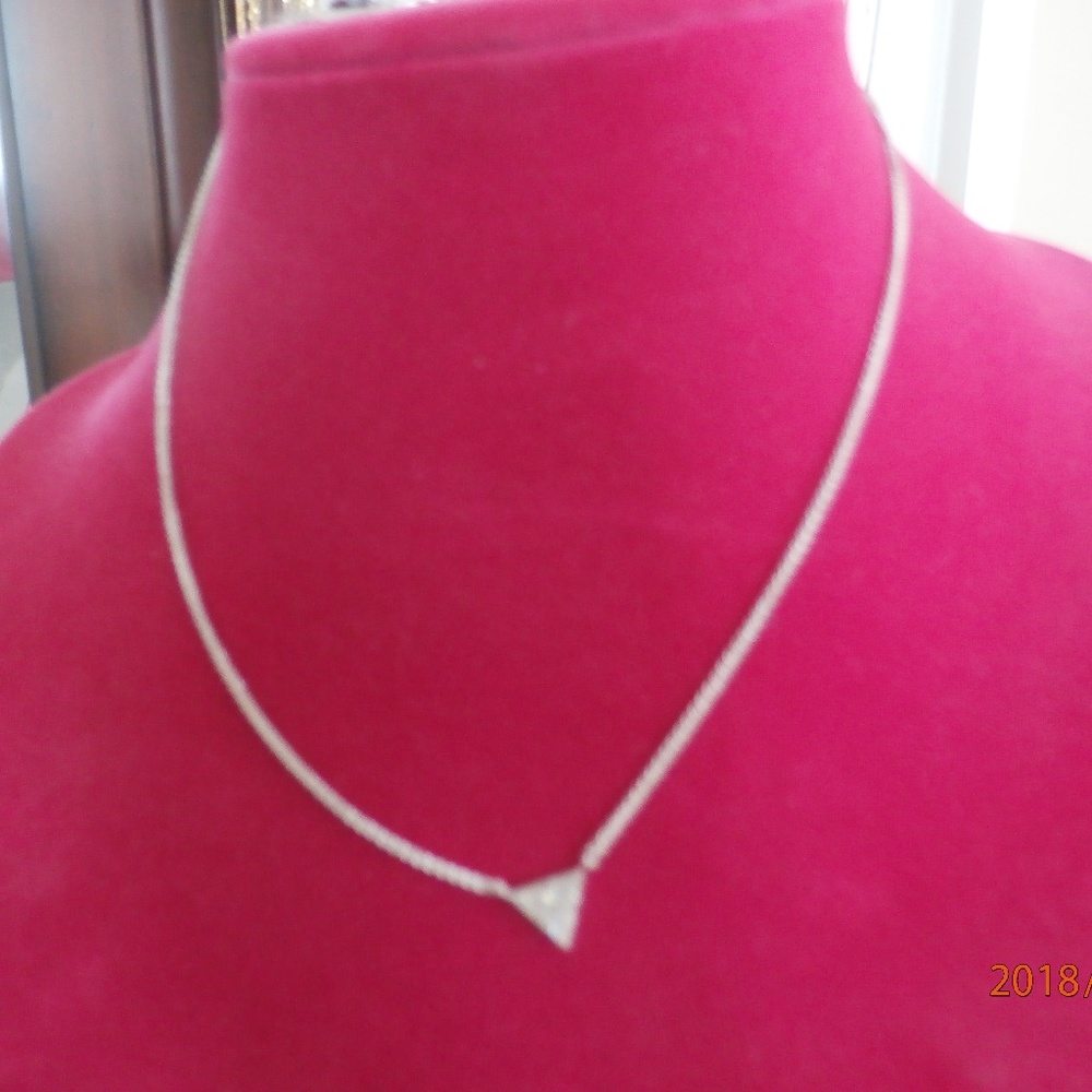 Diamond Triangle penant necklace NWt